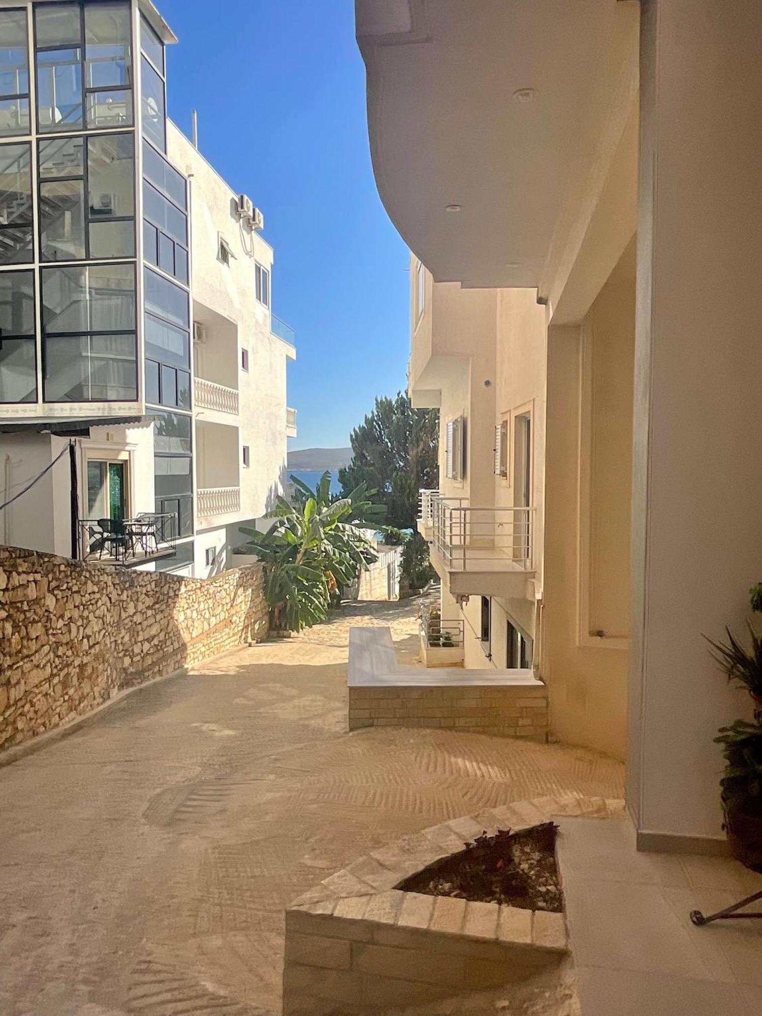 Mojito Beach Apartments With Free Parking Sarandë エクステリア 写真