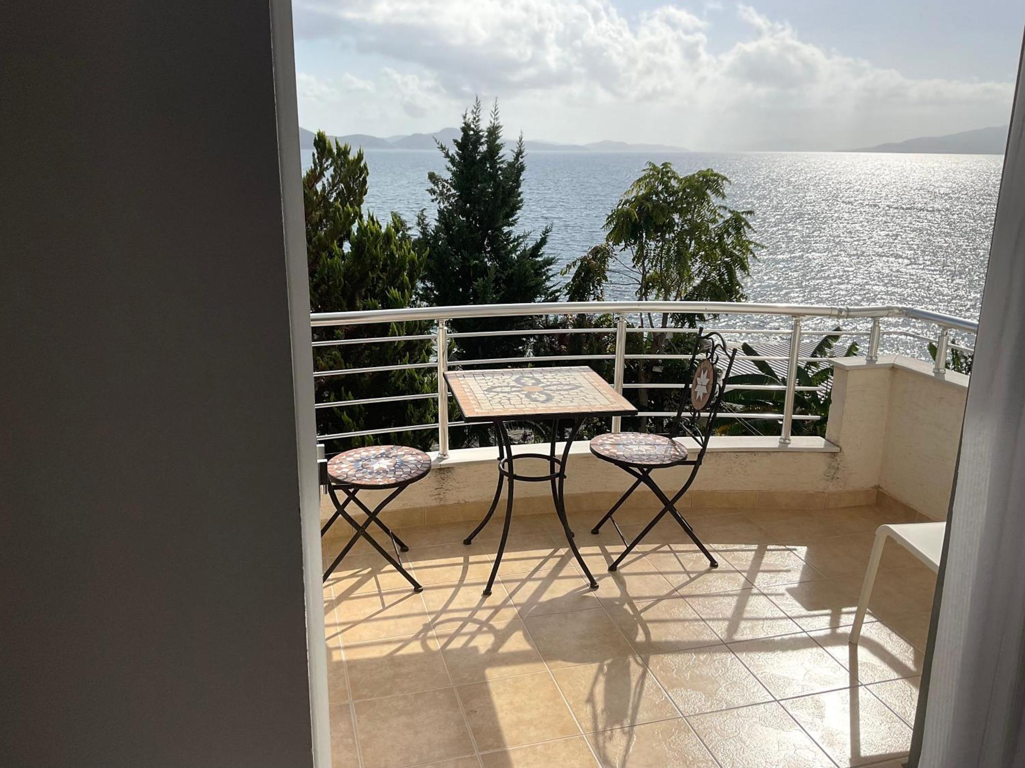 Mojito Beach Apartments With Free Parking Sarandë エクステリア 写真