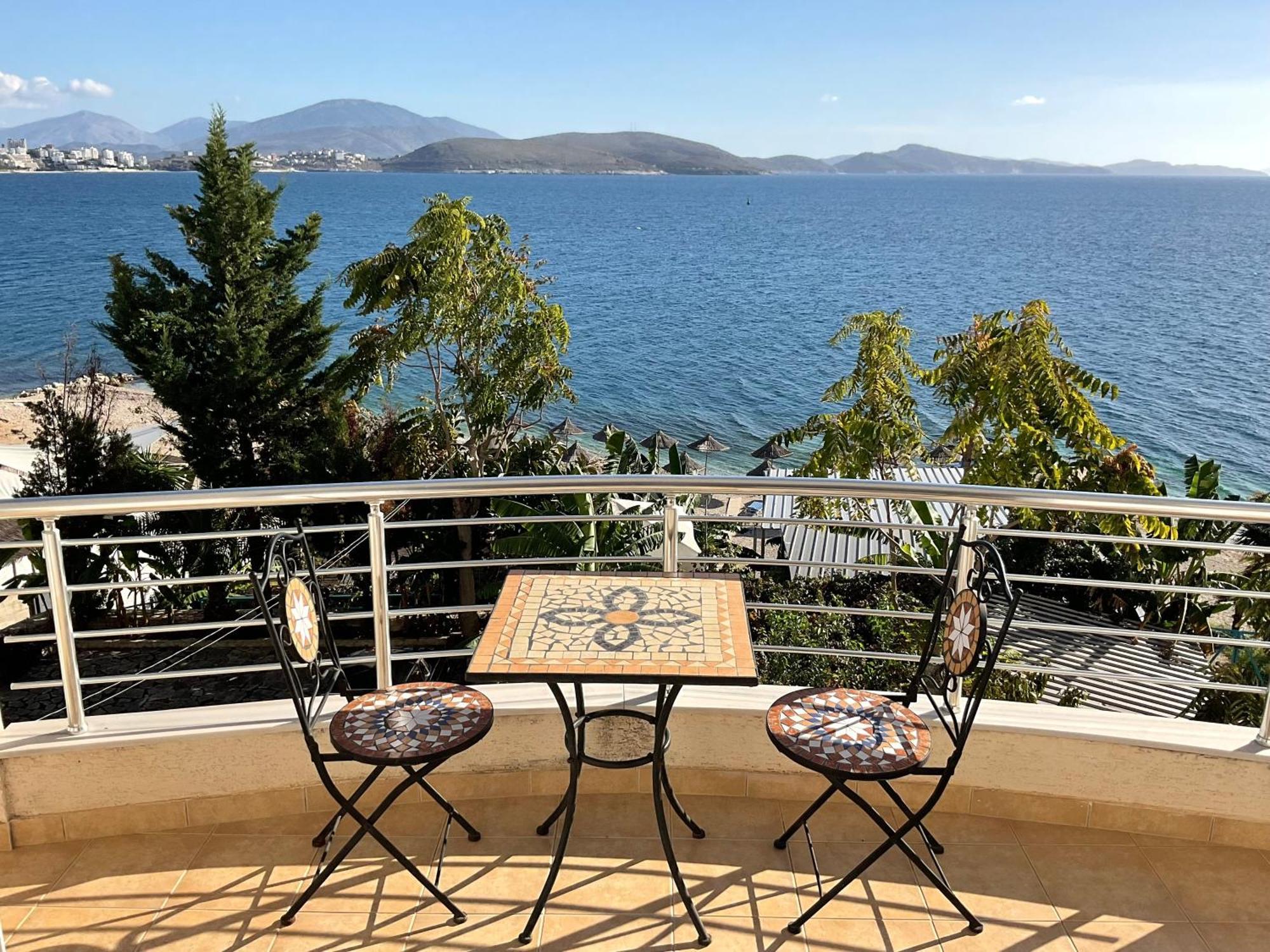Mojito Beach Apartments With Free Parking Sarandë エクステリア 写真