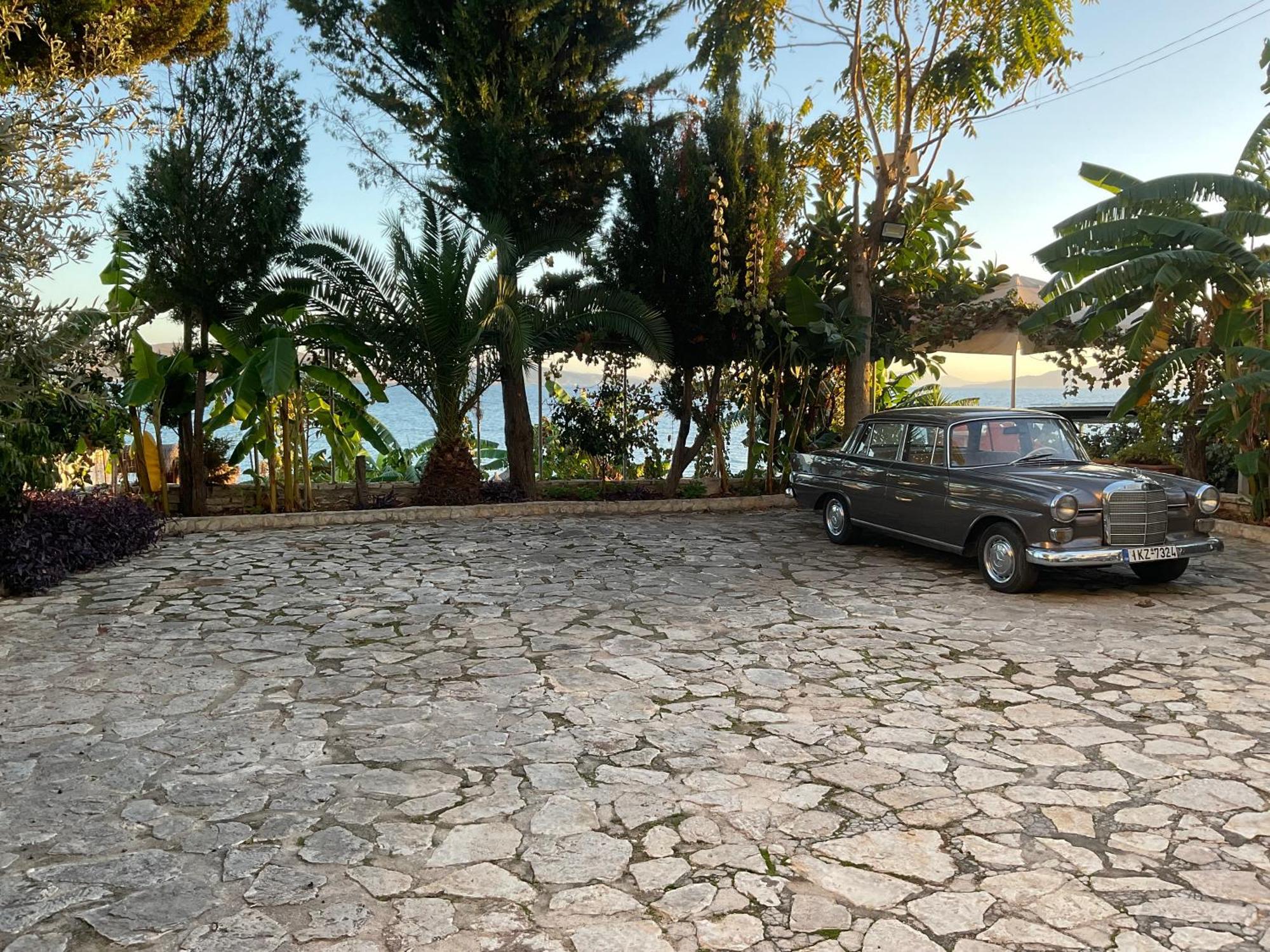 Mojito Beach Apartments With Free Parking Sarandë エクステリア 写真