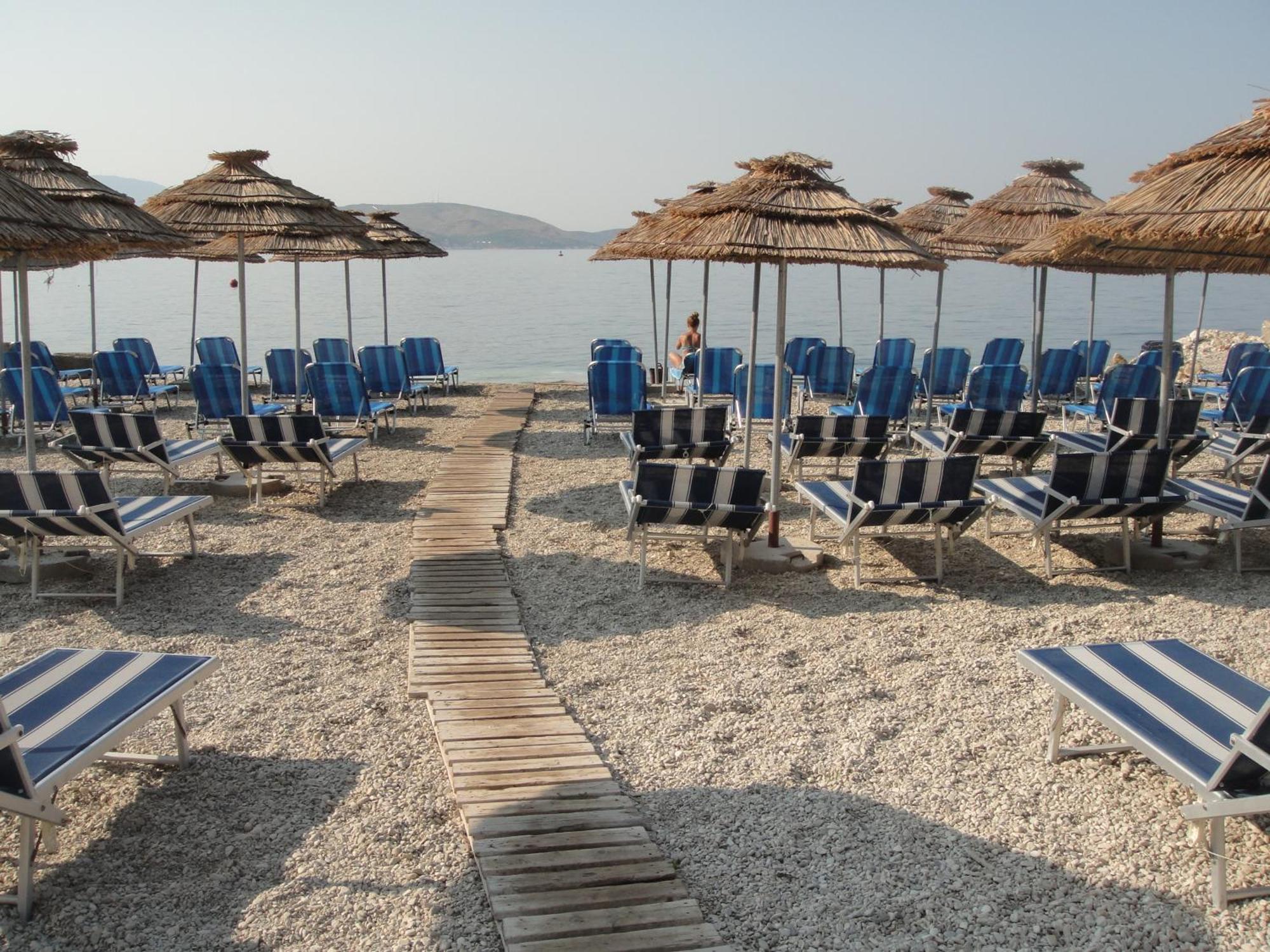 Mojito Beach Apartments With Free Parking Sarandë エクステリア 写真